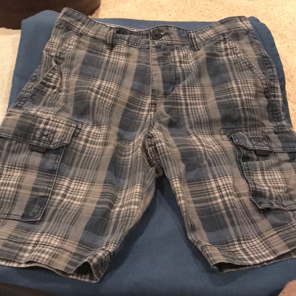 Men’s Cargo shorts sz 32 Worn once. New condition